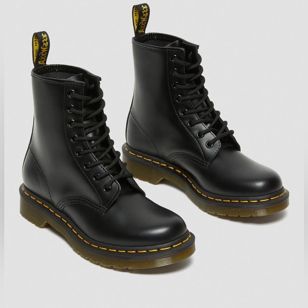 Dr Martens 1460 Boots Smooth Leather Black 
Women’s Size 8 / 39